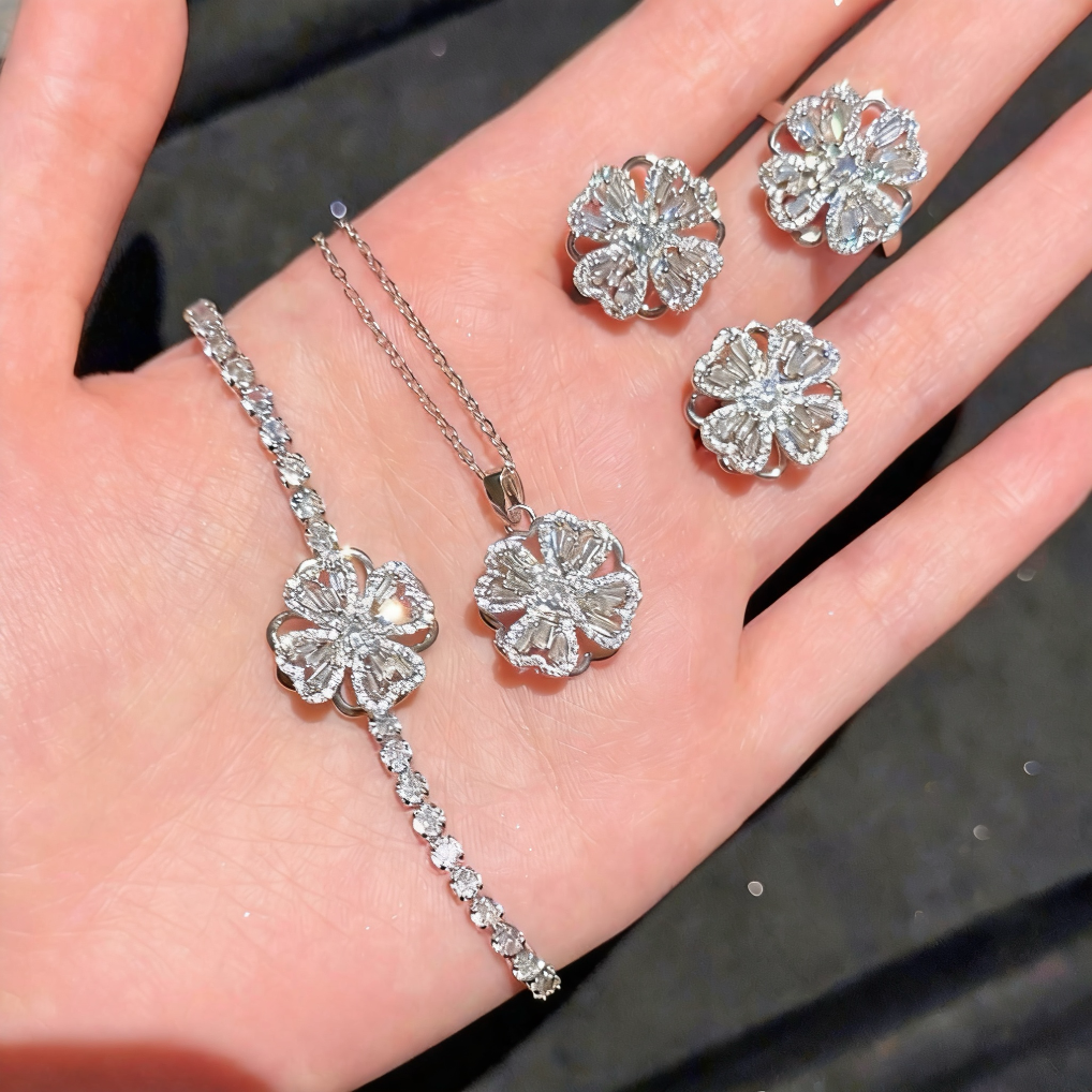 Diamond Clover Spinner Worry Ring