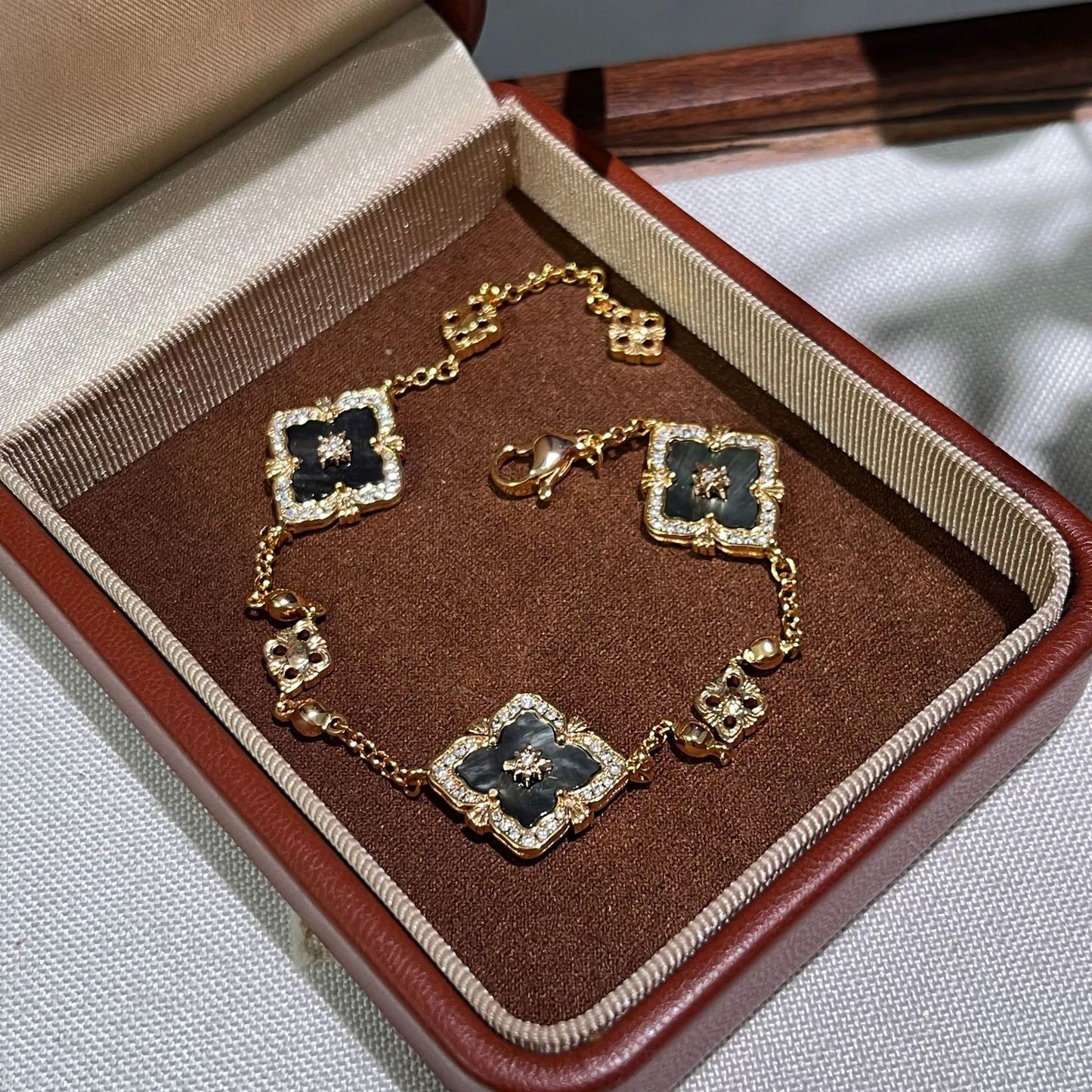 Victoria Mother-of-pearl Necklace