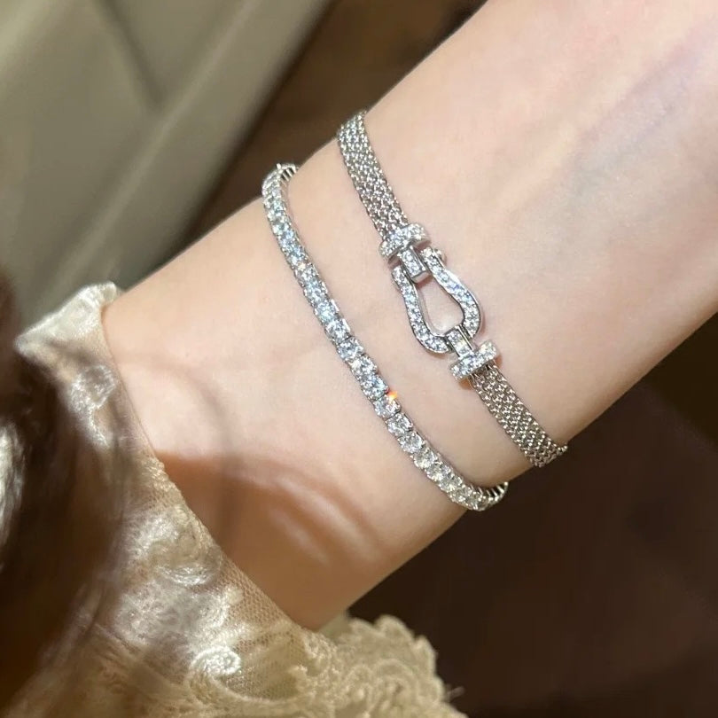 Horseshoe Clasp Mesh Bracelet