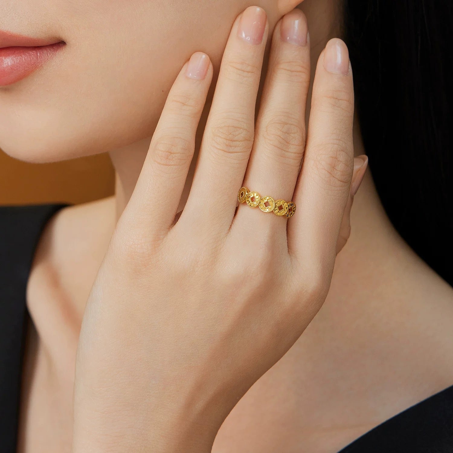 Golden Coin Ring – La Blancus