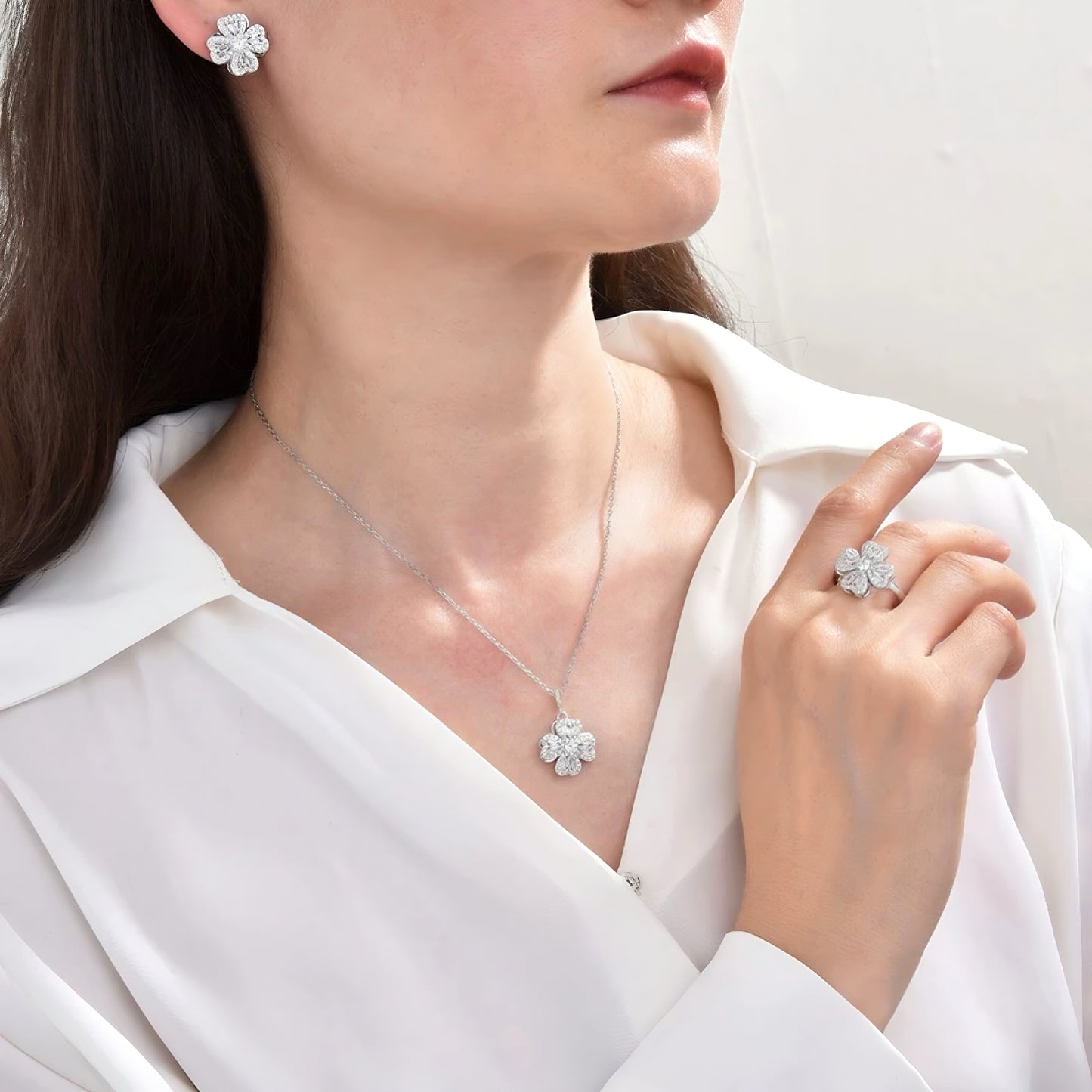 Diamond Clover Spinner Worry Ring