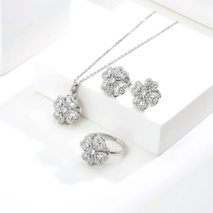 Diamond Clover Spinner Worry Ring