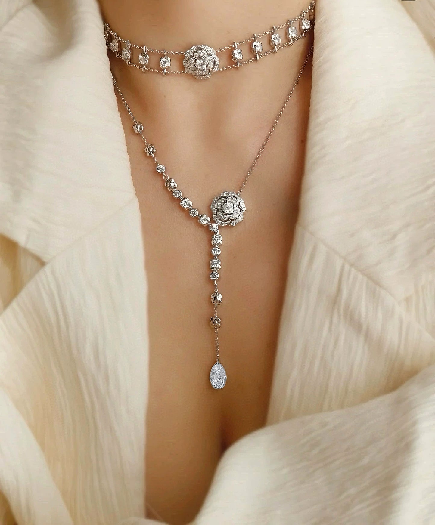 Bouton de Camélia Long Necklace