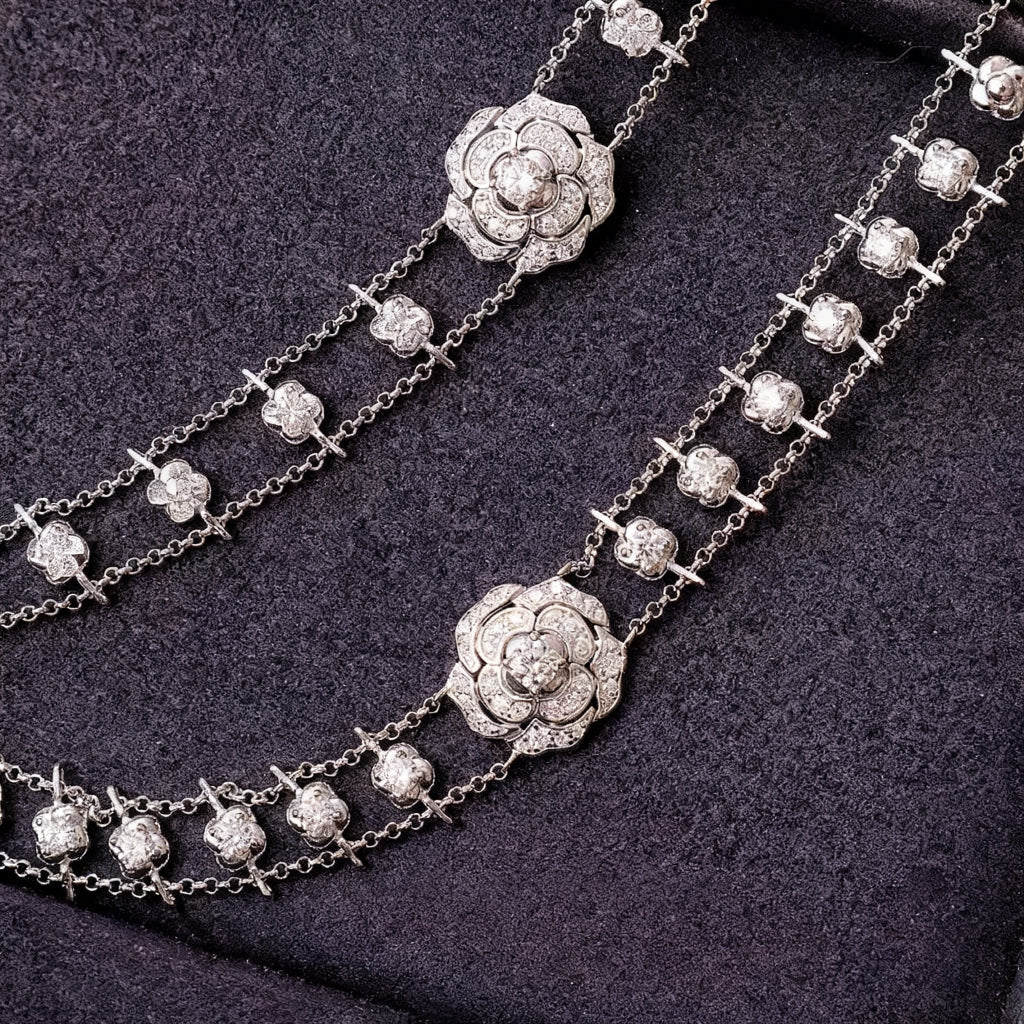 Bouton de Camélia Long Necklace