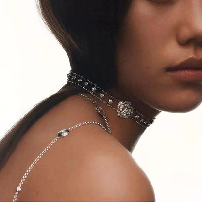 Bouton de Camélia Long Necklace