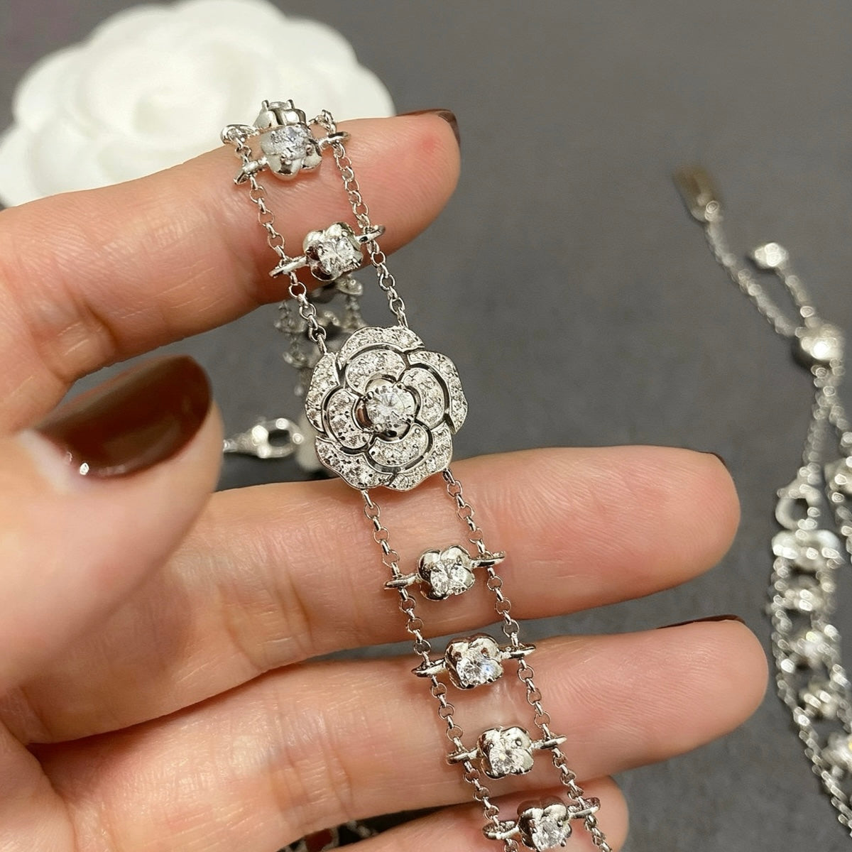 Bouton de Camélia Long Necklace