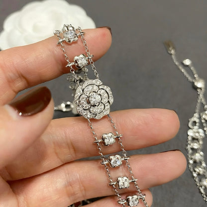 Bouton de Camélia Long Necklace