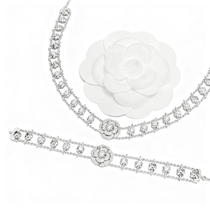 Bouton de Camélia Long Necklace