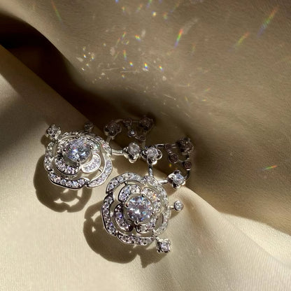 Bouton de Camélia Long Necklace