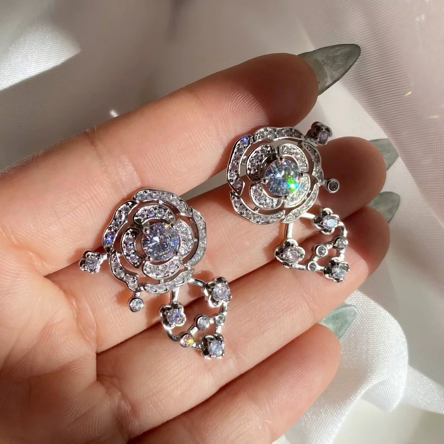 Bouton de Camélia Long Necklace