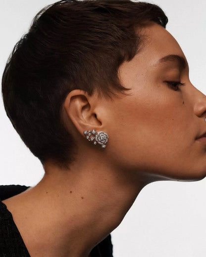 Bouton de Camélia Long Necklace