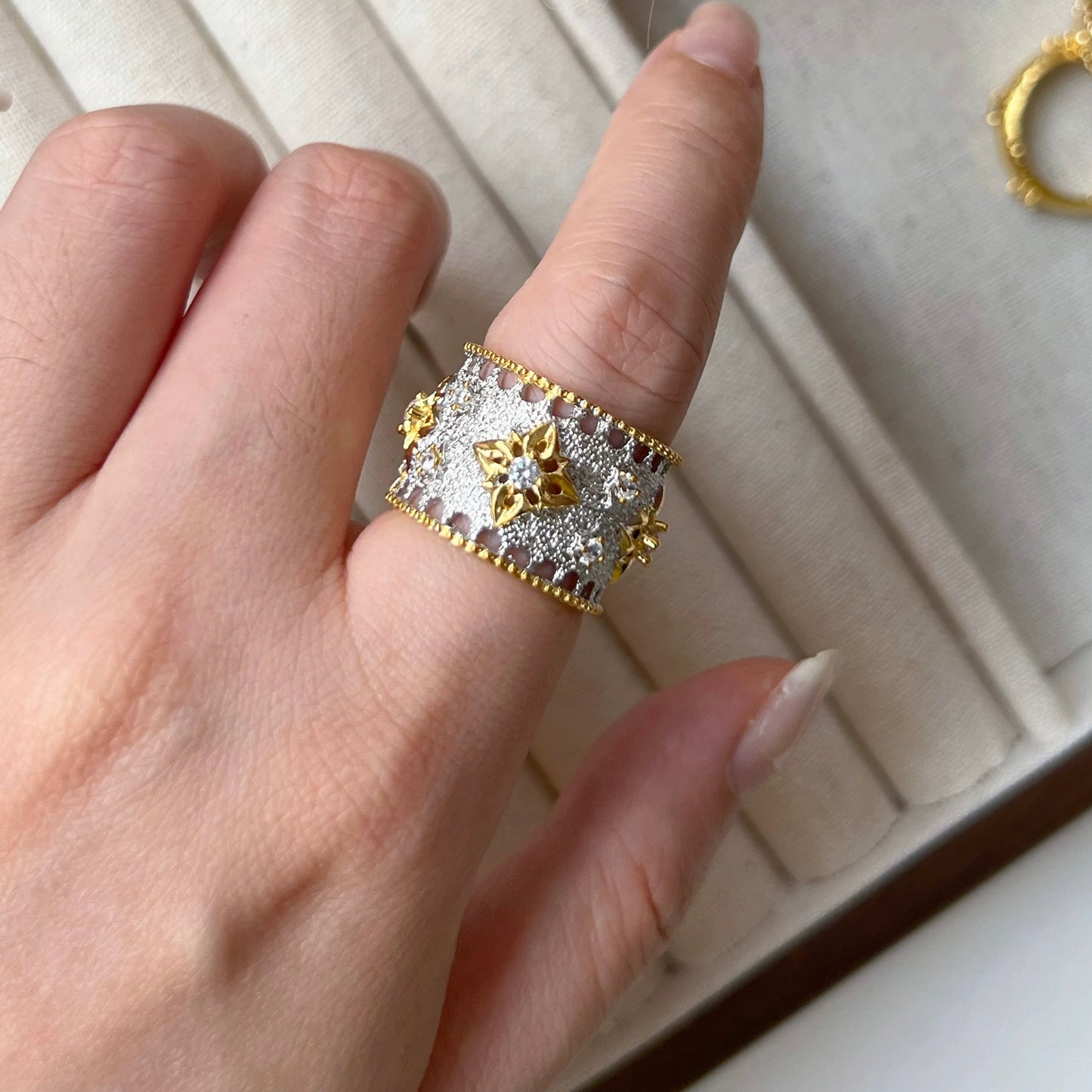 Calyx Vintage Band Ring