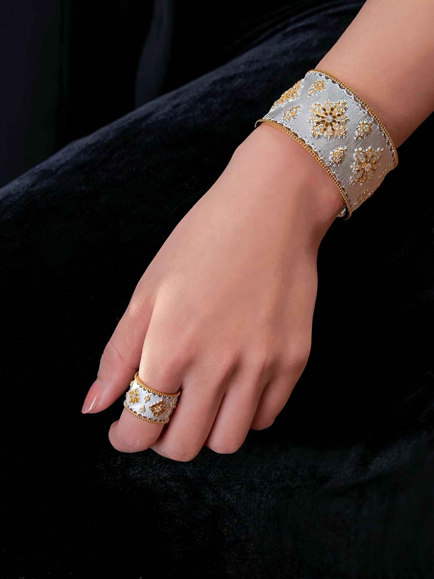 Calyx Vintage Band Ring