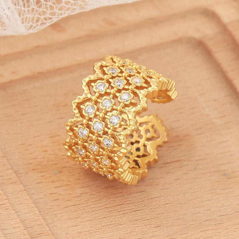 Lunel Cutout Band Ring