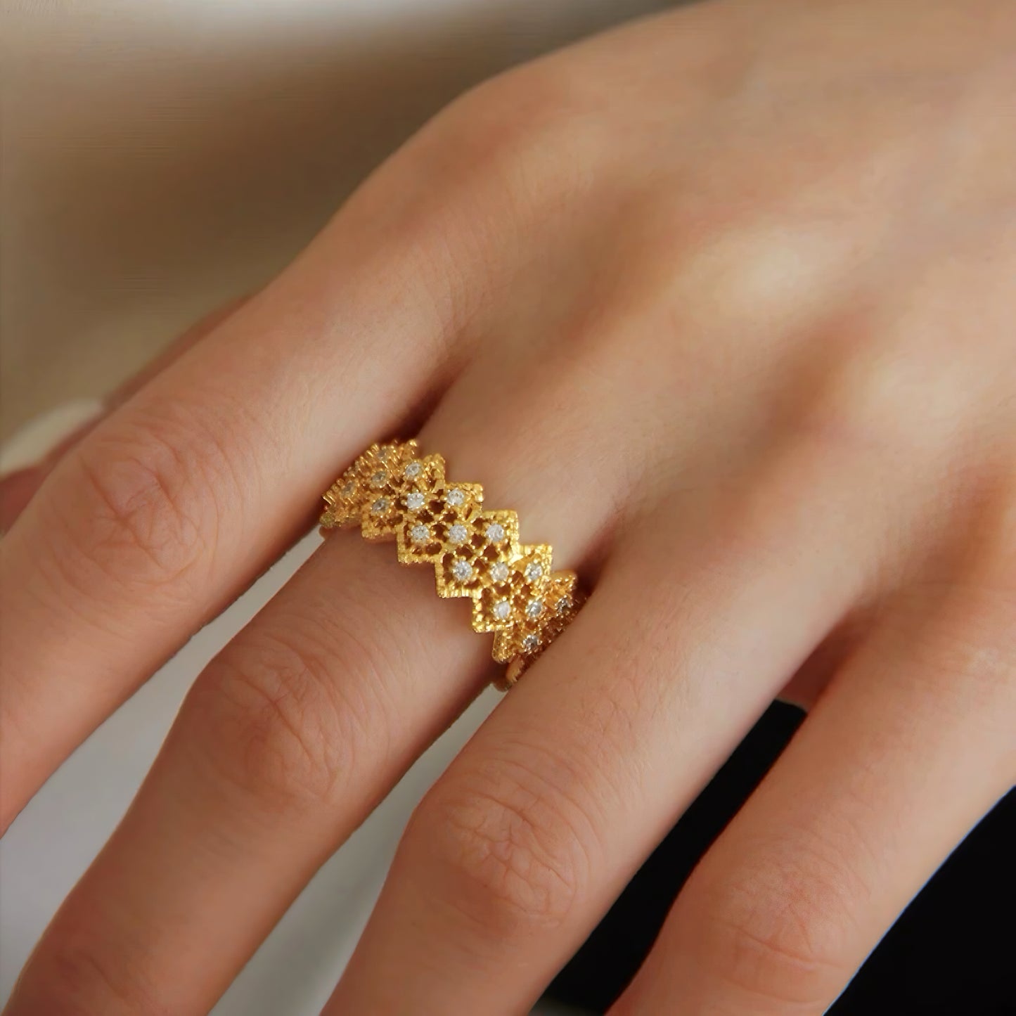 Lunel Cutout Band Ring