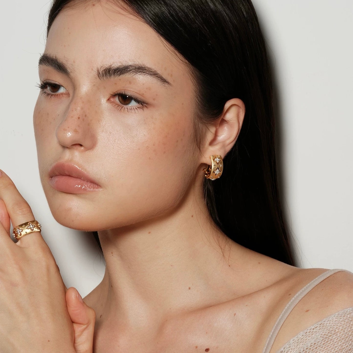 Aurel Cut Out Band Ring