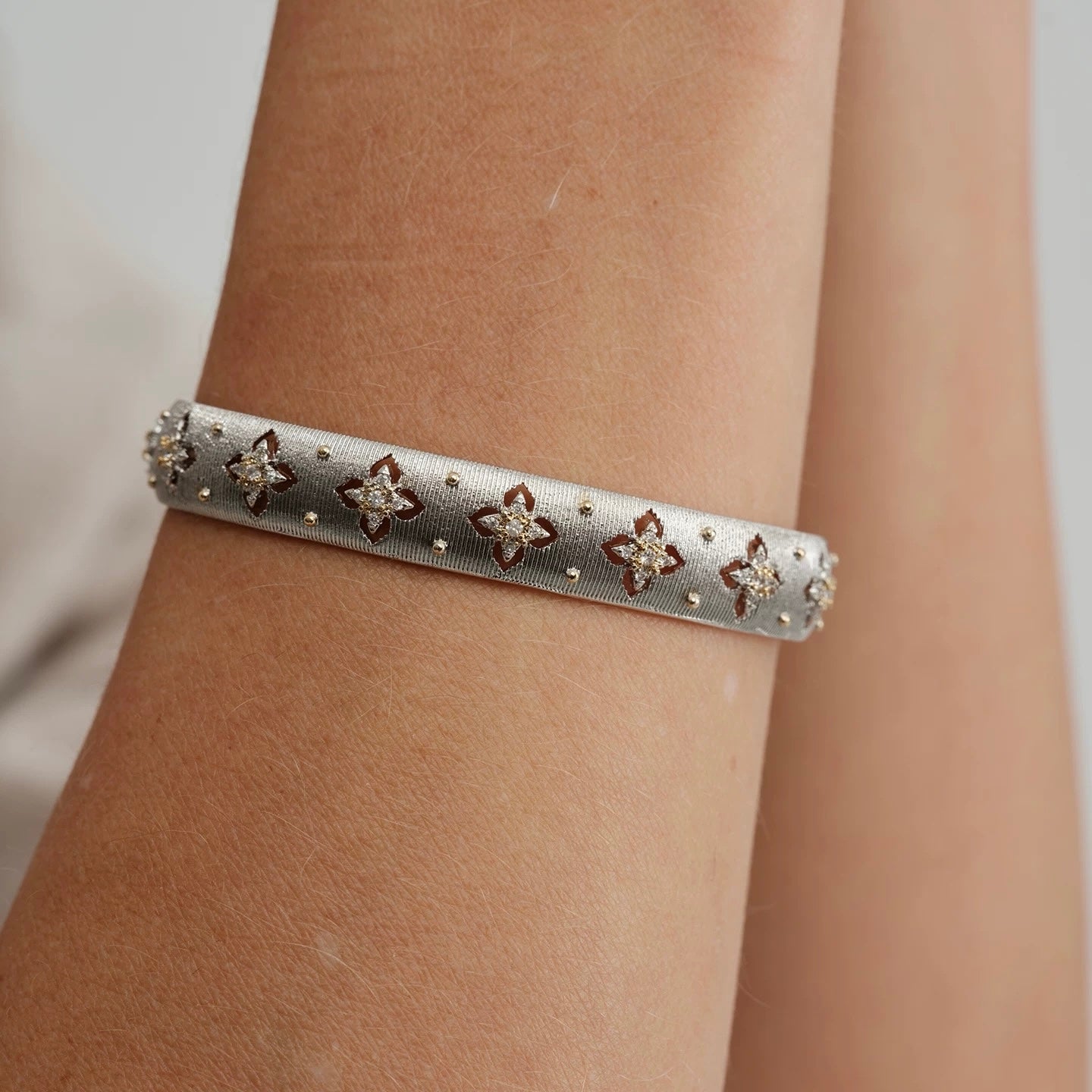 Aurel Cut Out Band Ring