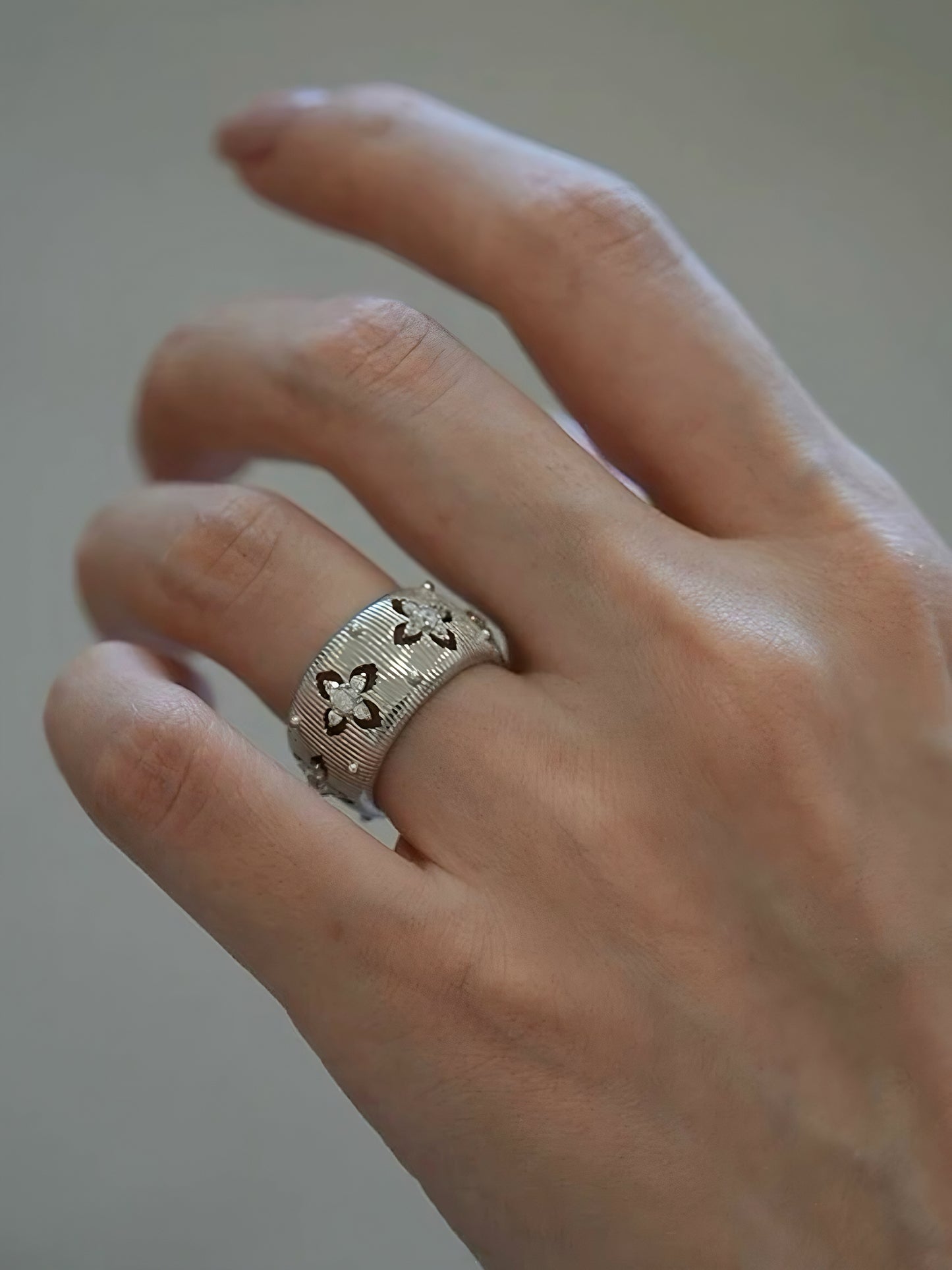 Aurel Cut Out Band Ring